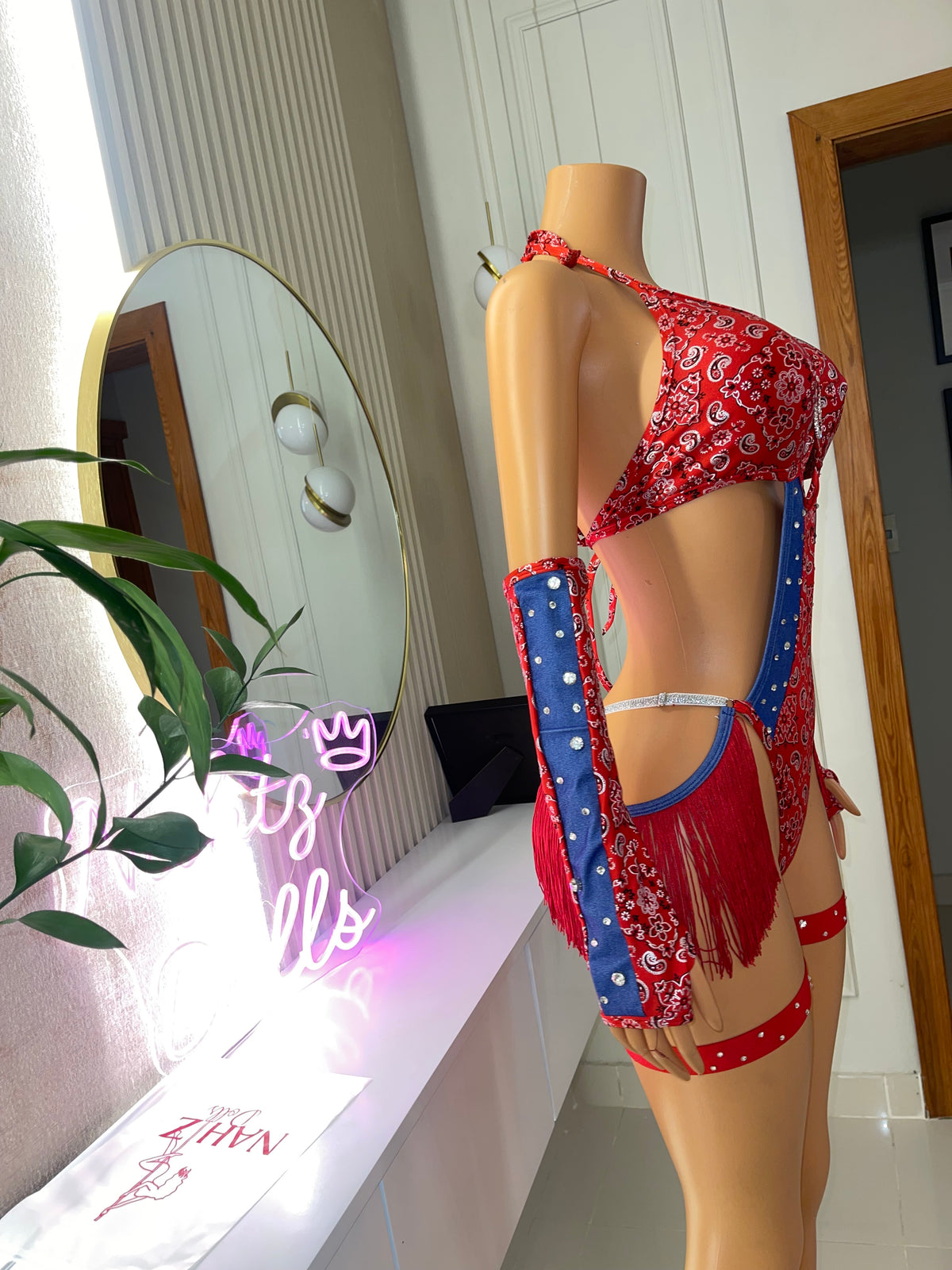 Red exotic 074